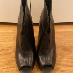 Guess Leather Peep toe Booties - US 8